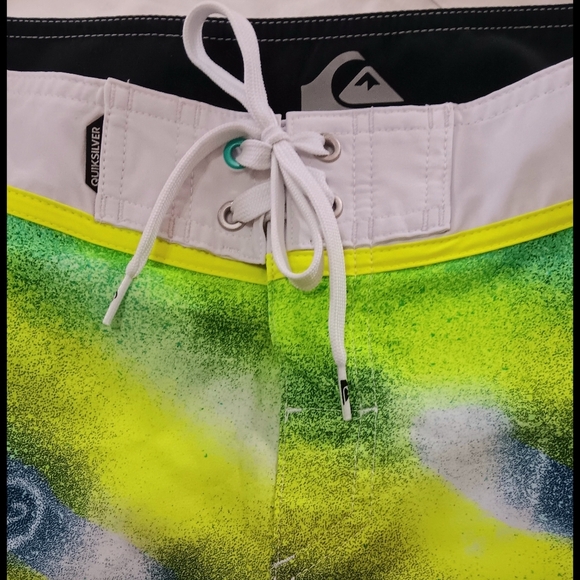 Quicksilver Board Shorts 34 Neon Pocket Surf Trunks Green Blue Beach Lake - Picture 6 of 11